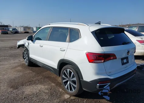 2022 Volkswagen Taos 1.5T Se из США, поврежденный, VIN 3VVRX7B29NM007674